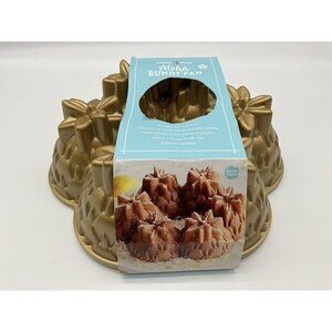 Nordic Ware Gold Aloha Pineapple Hawaii Bundt Cake Pan Cast Aluminum 10 Cup NEW